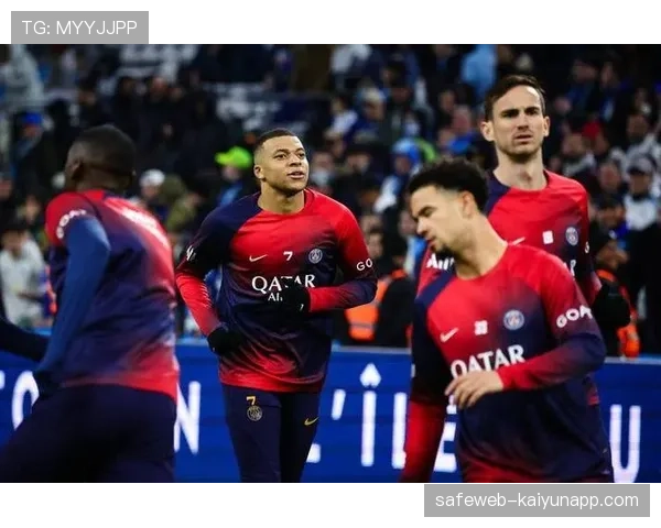 巴黎圣日耳曼前场逼抢战术奏效多次抢断后快速进攻